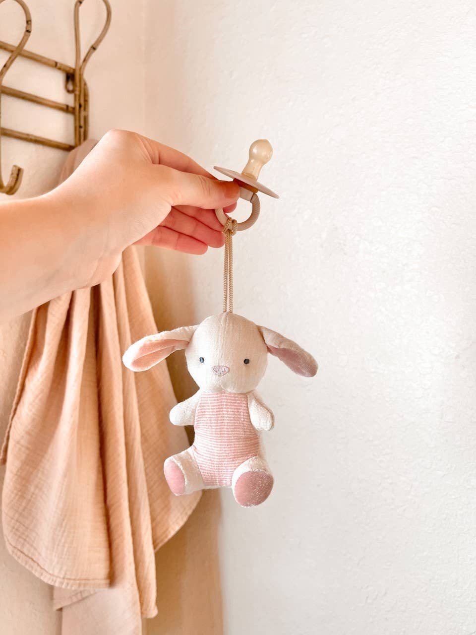 NR BITZY PAL NATURAL PACIFIER PLUSH | GOOSE