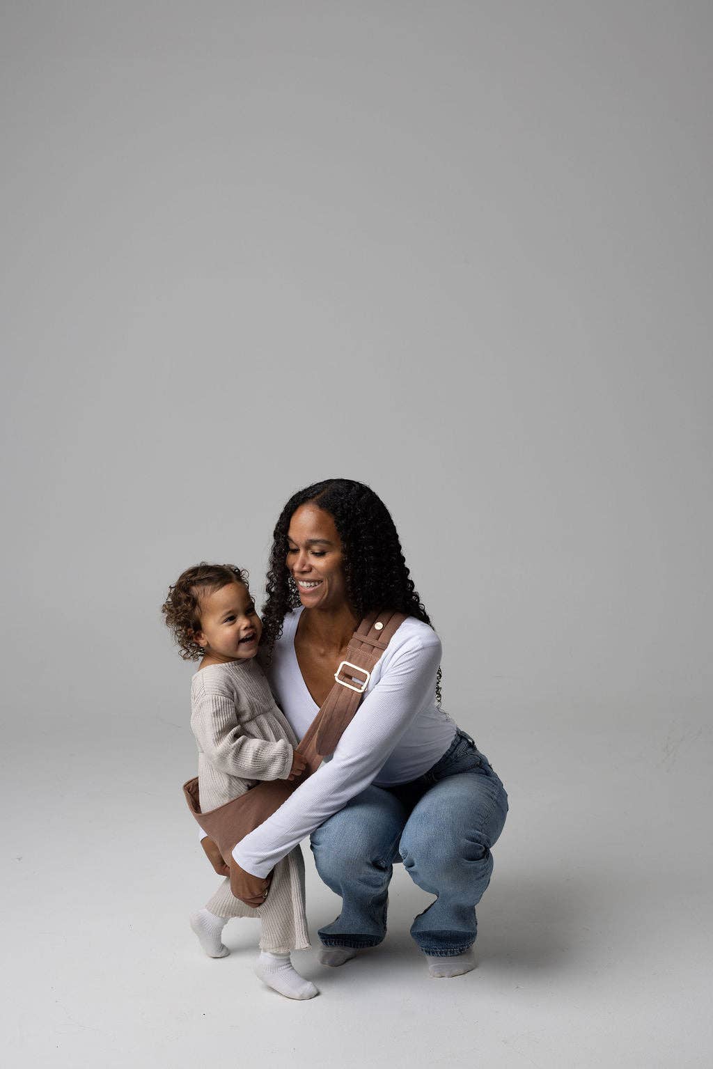 NR MABE MONARCH TODDLER  SLING | MOCHA