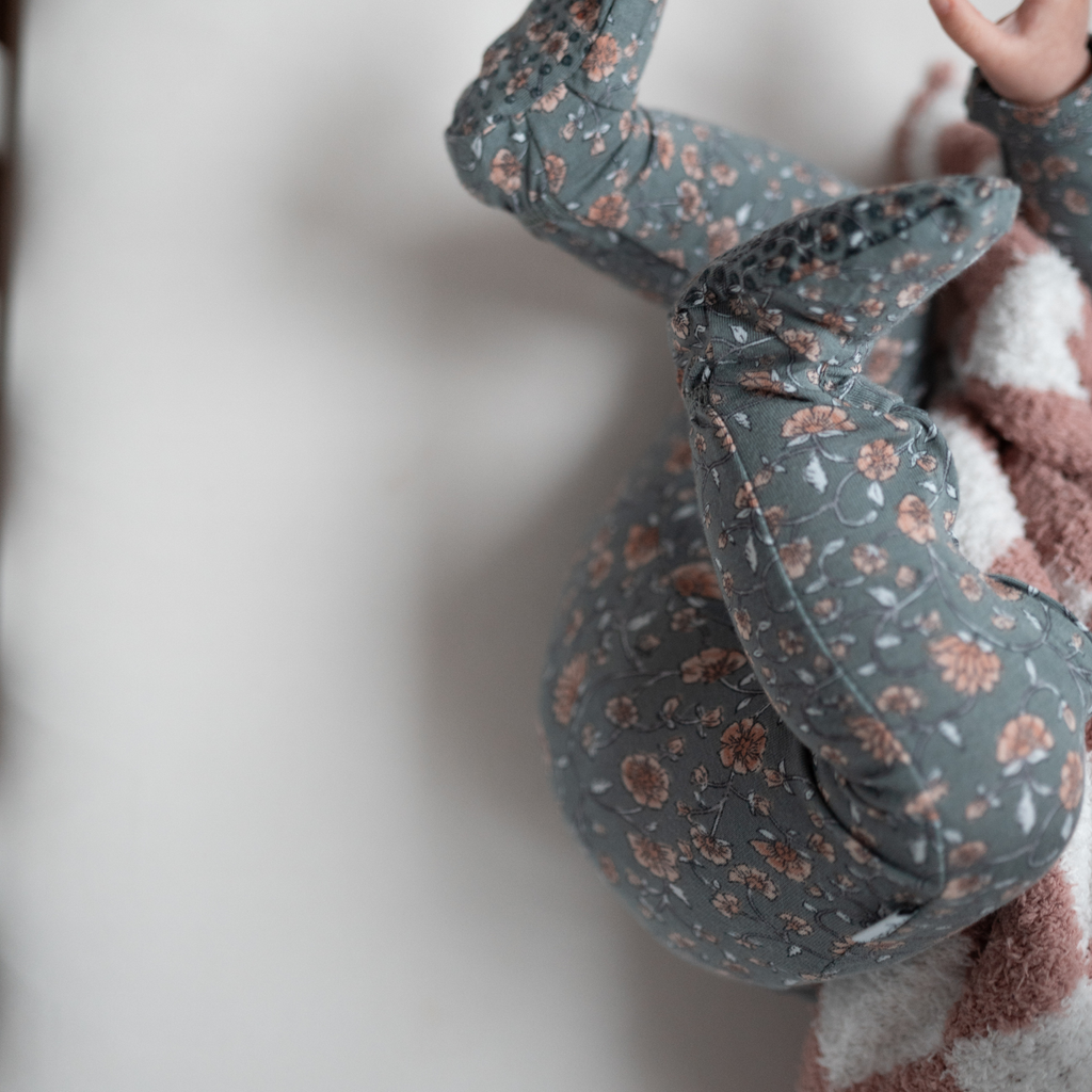 NR PIP + PHEE BAMBOO FOOTED SLEEPER | VINTAGE FLORAL
