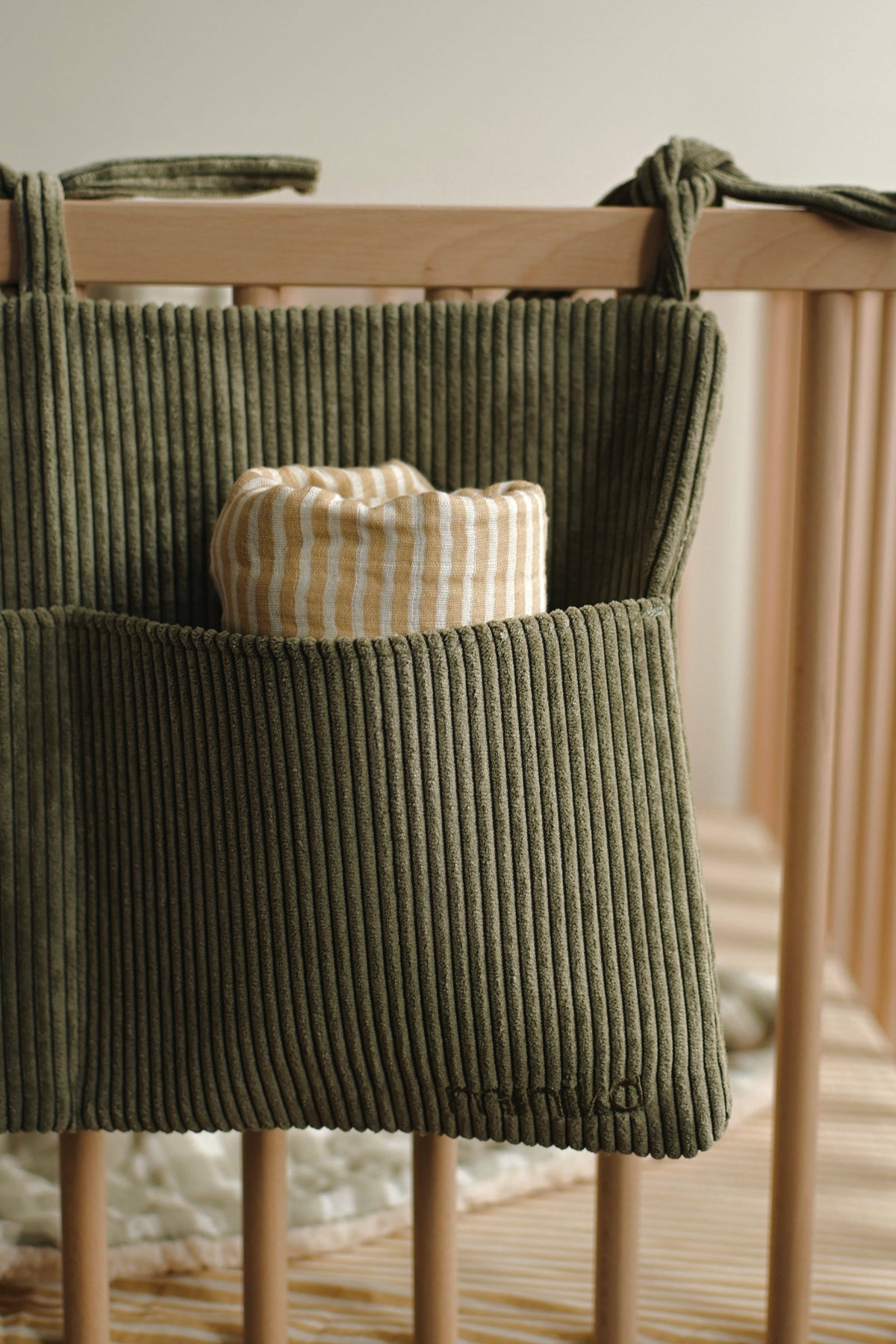 NR MINIKA CRIB ORGANIZER | LEAF