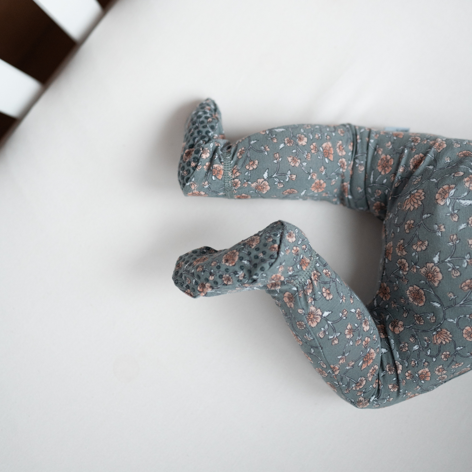 NR PIP + PHEE BAMBOO FOOTED SLEEPER | VINTAGE FLORAL