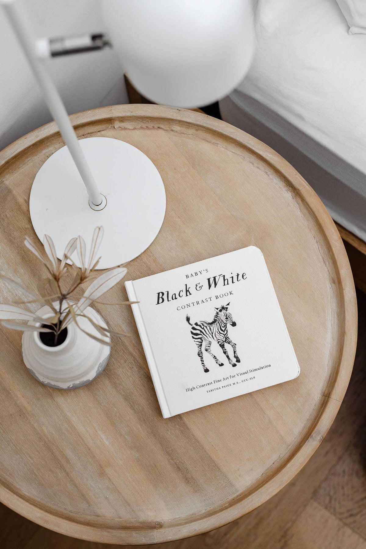 NR BLACK AND WHITE CONTRAST BOOK