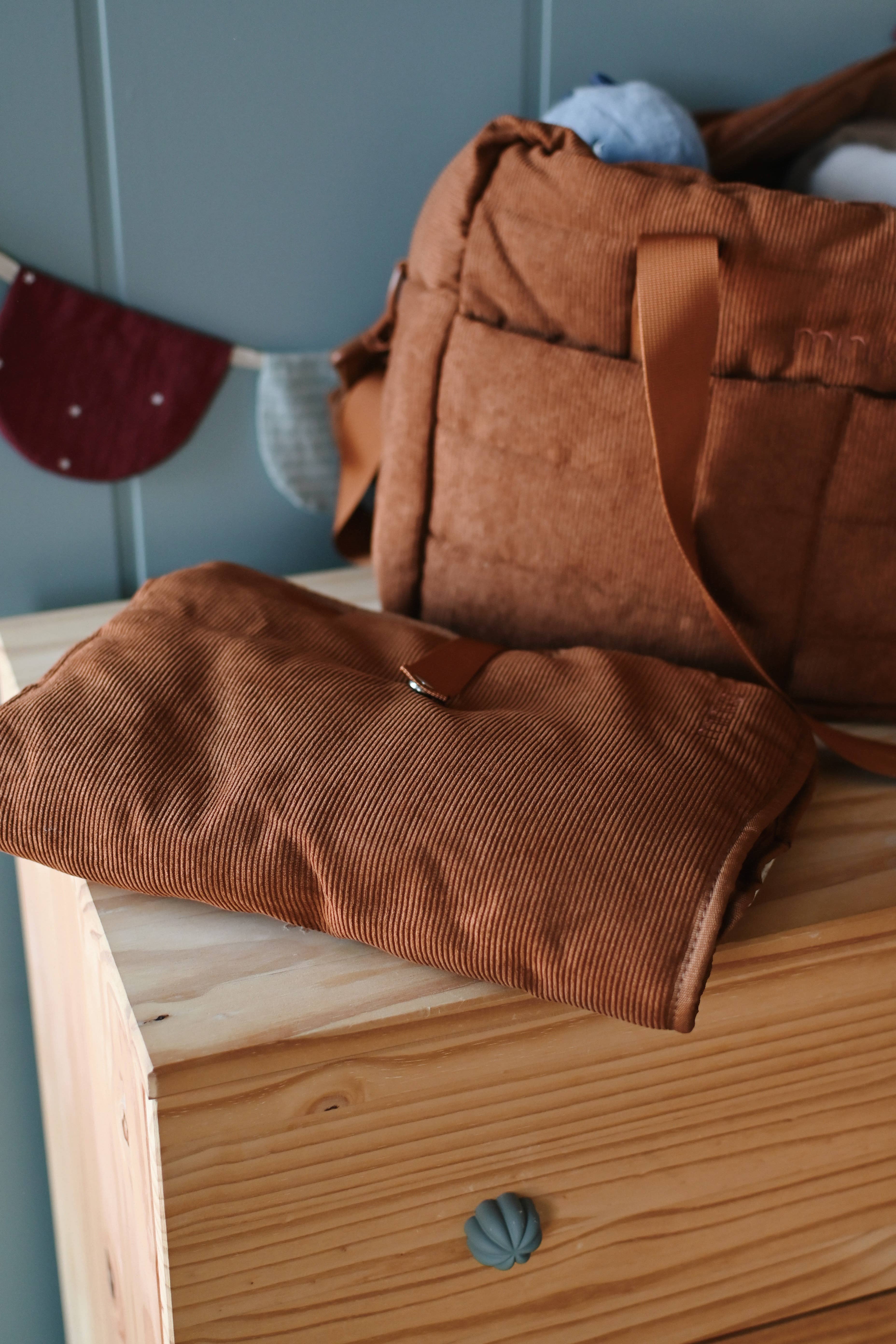 NR MINIKA DIAPER BAG | CORDUROY RUST