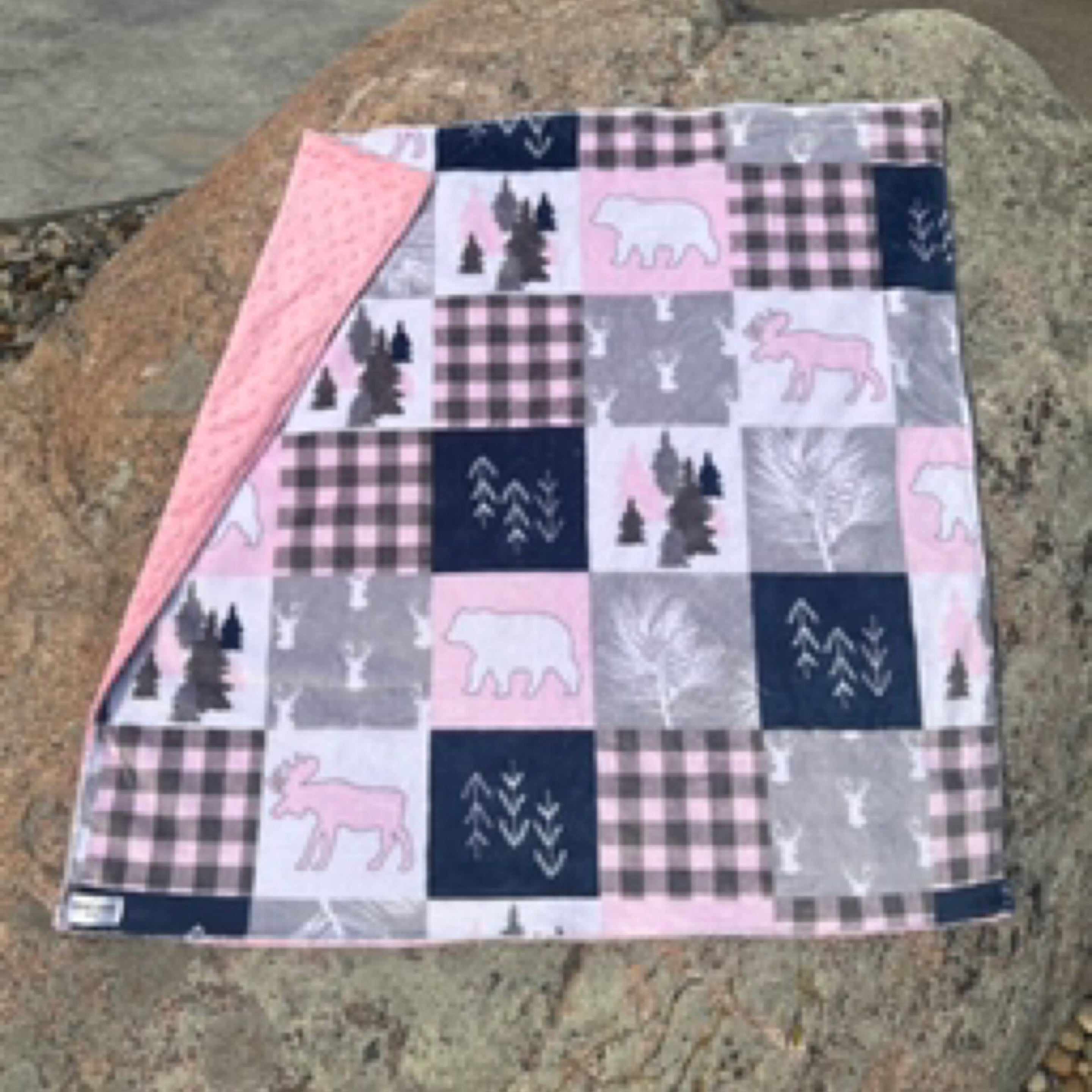 NR GG MINKY CARSEAT BLANKY | PINK WILDERNESS