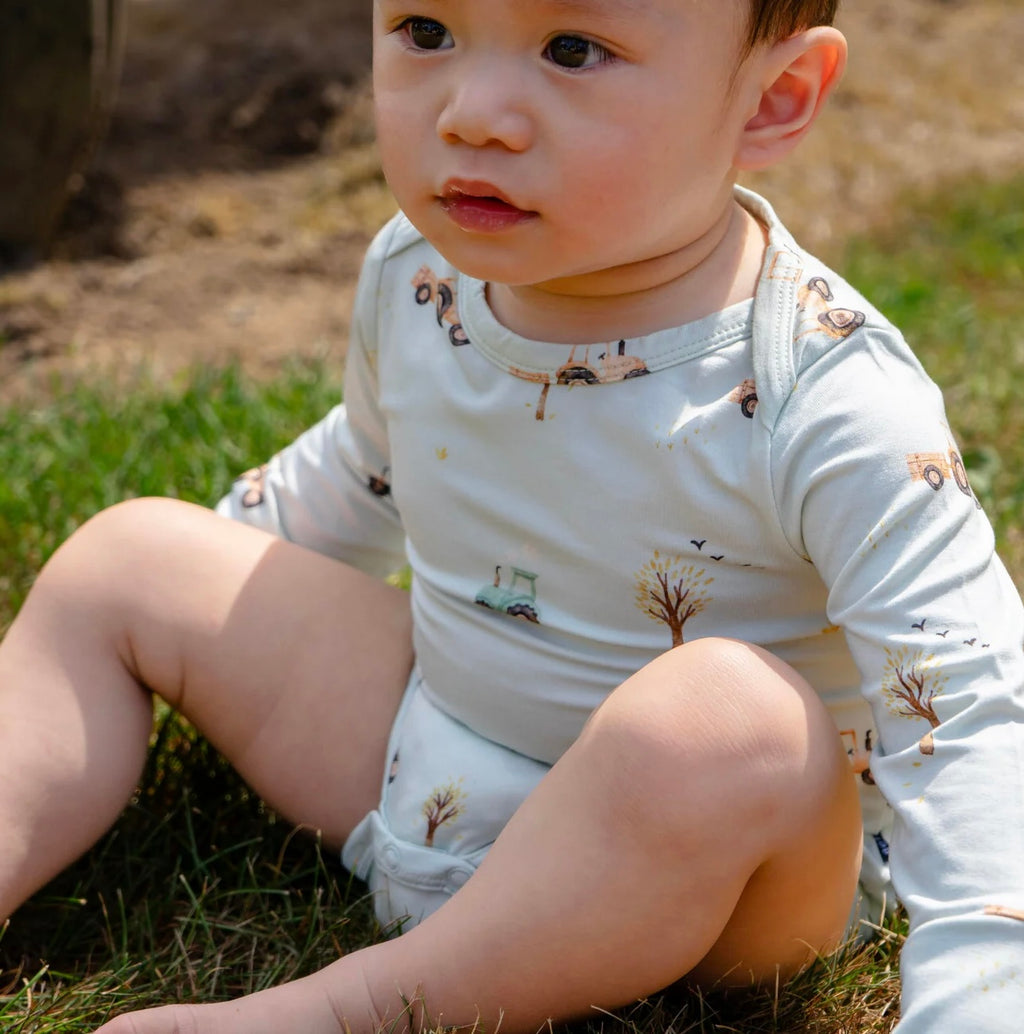 NR BELAN J LONG SLEEVE ONESIE | TRACTORS