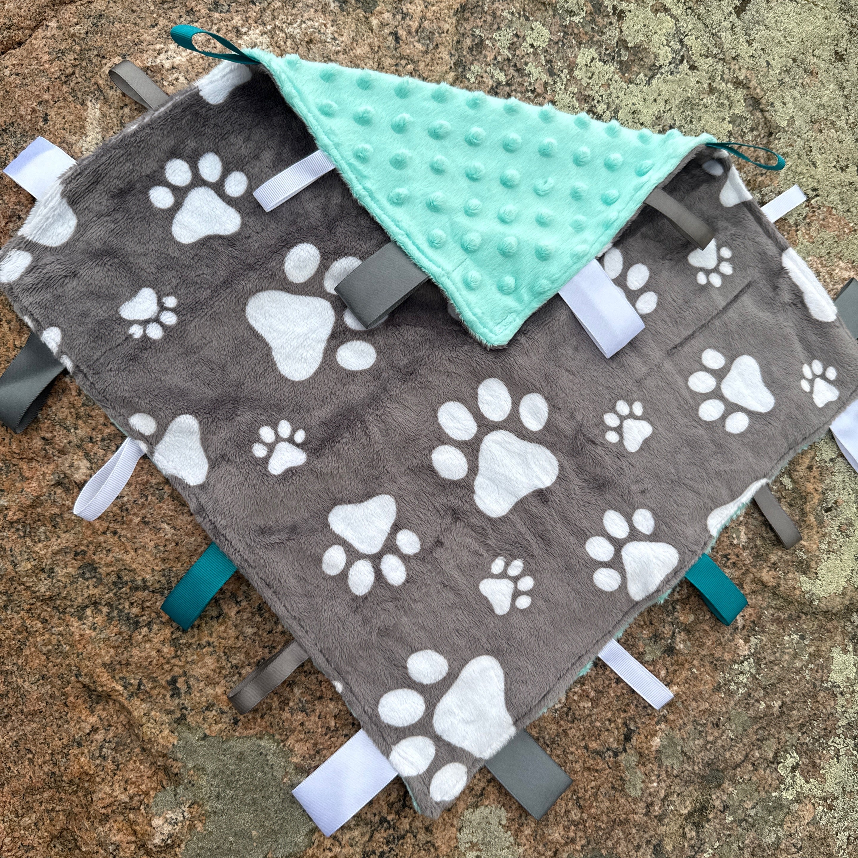 NR GG SNUGGLE BLANKY | PAW PRINT
